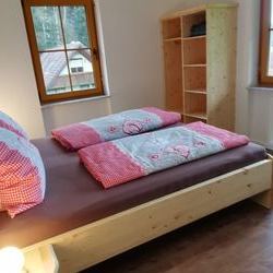 Wohnung Kuhgeflster: Schlafzimmer 1, kann mit Kindergitterbett oder Gstebett ergnzt werden, mit Rolladen